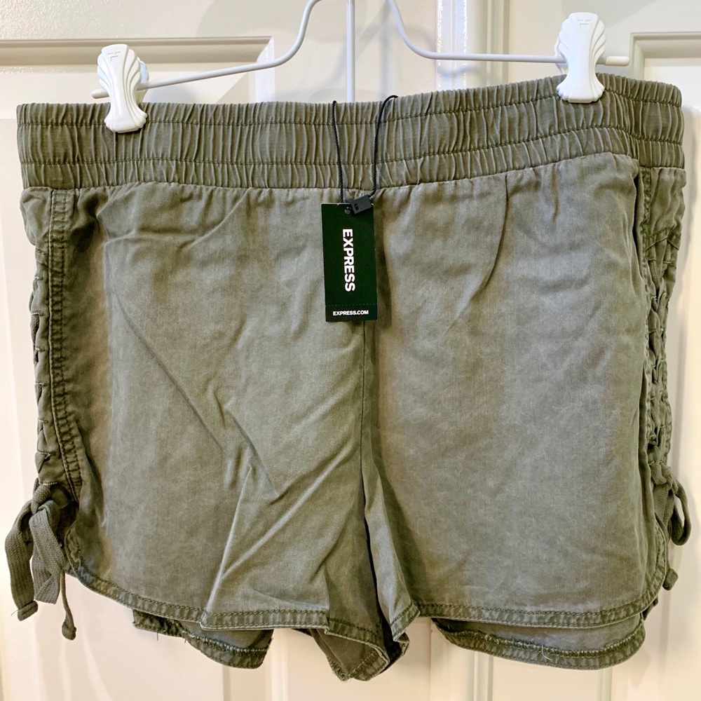 NWT green express shorts with braided side